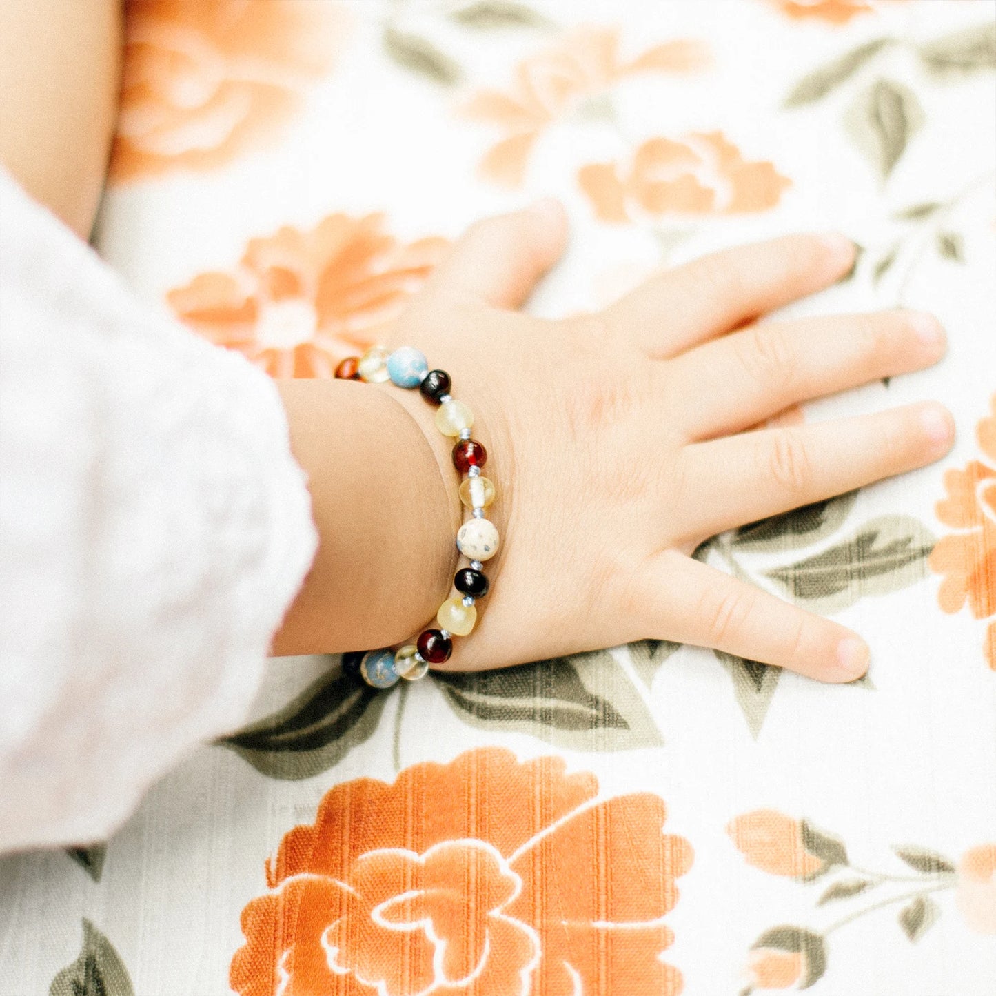 GELANG BAYI AMBER DENGAN SKY BLUE IMPERIAL JASPER. LE466