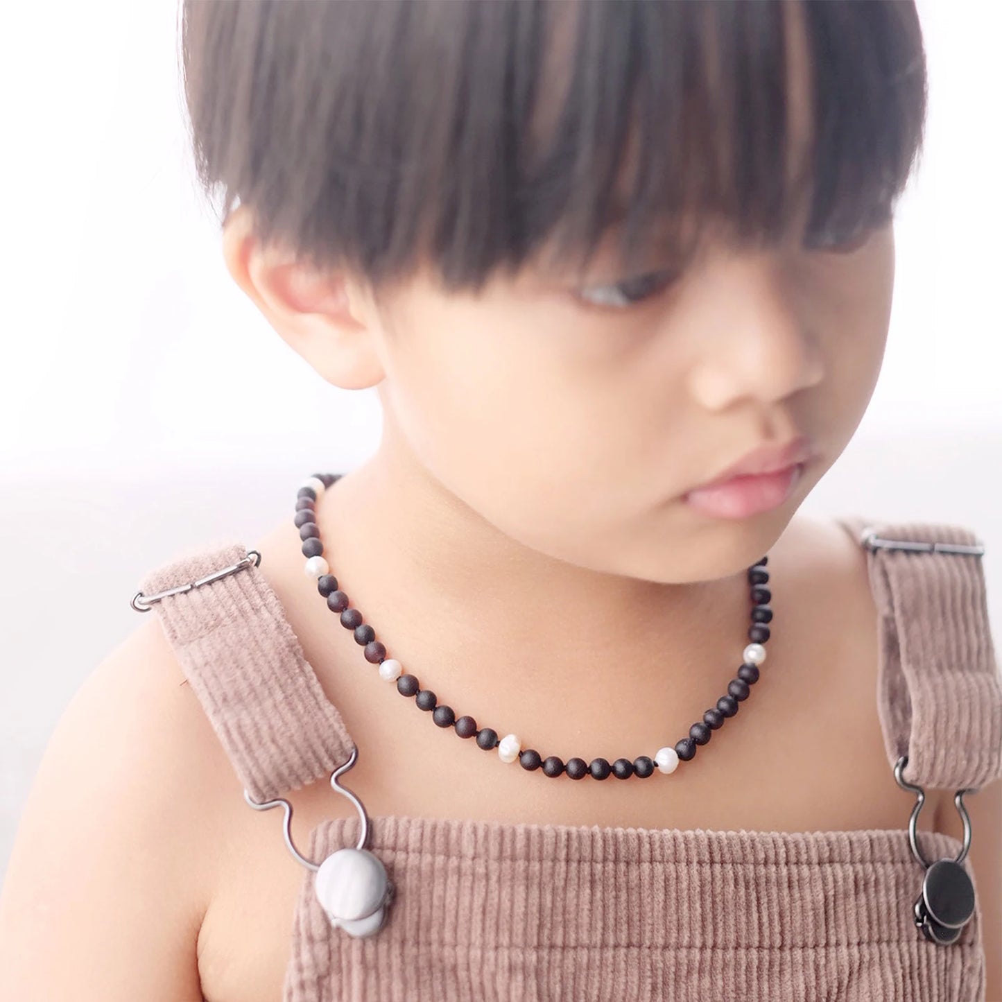 KALUNG AMBER DENGAN WHITE PEARL UNTUK JUNIOR. JN104