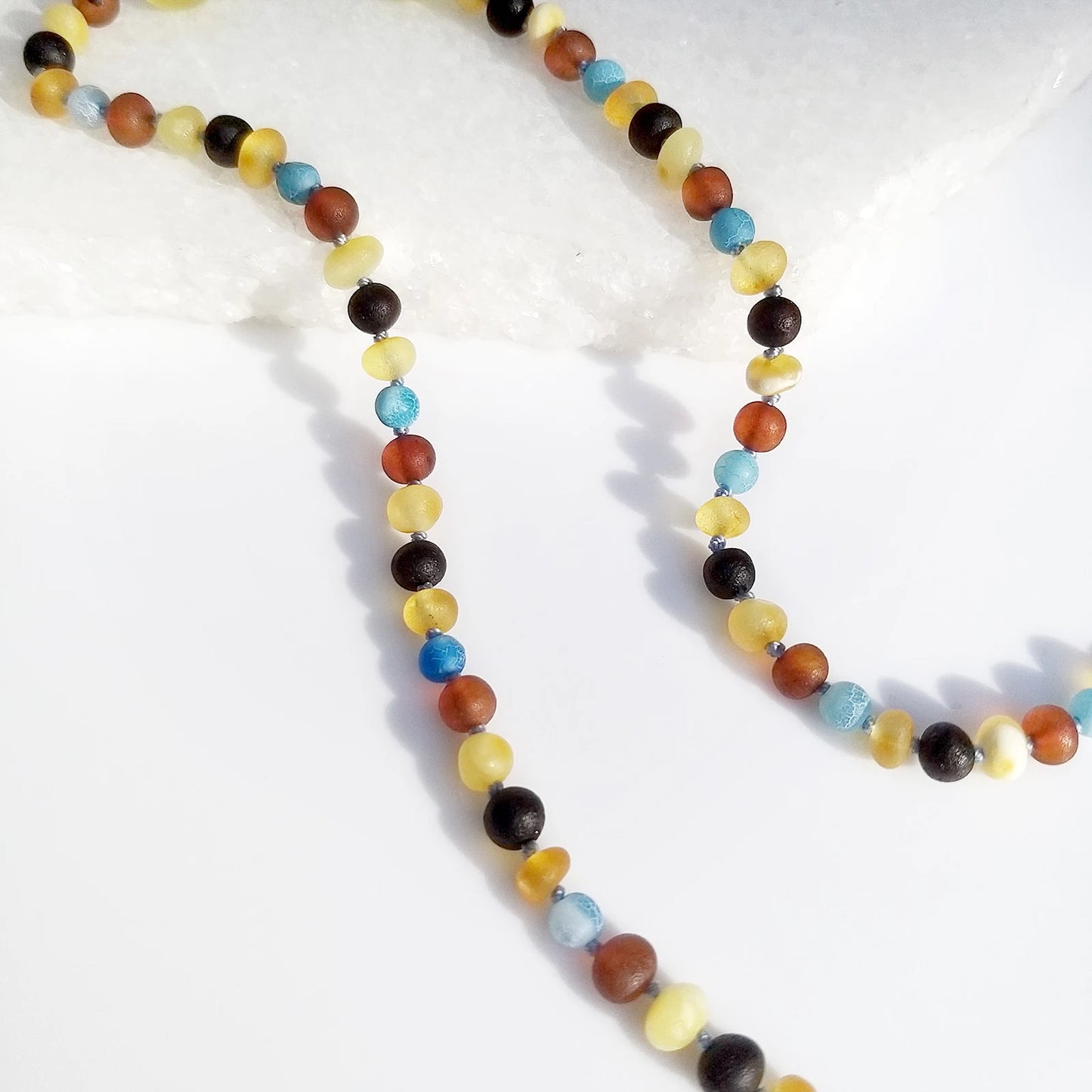 KALUNG BALTIC AMBER DENGAN BLUE FROST AGATE UNTUK JUNIOR. JN112