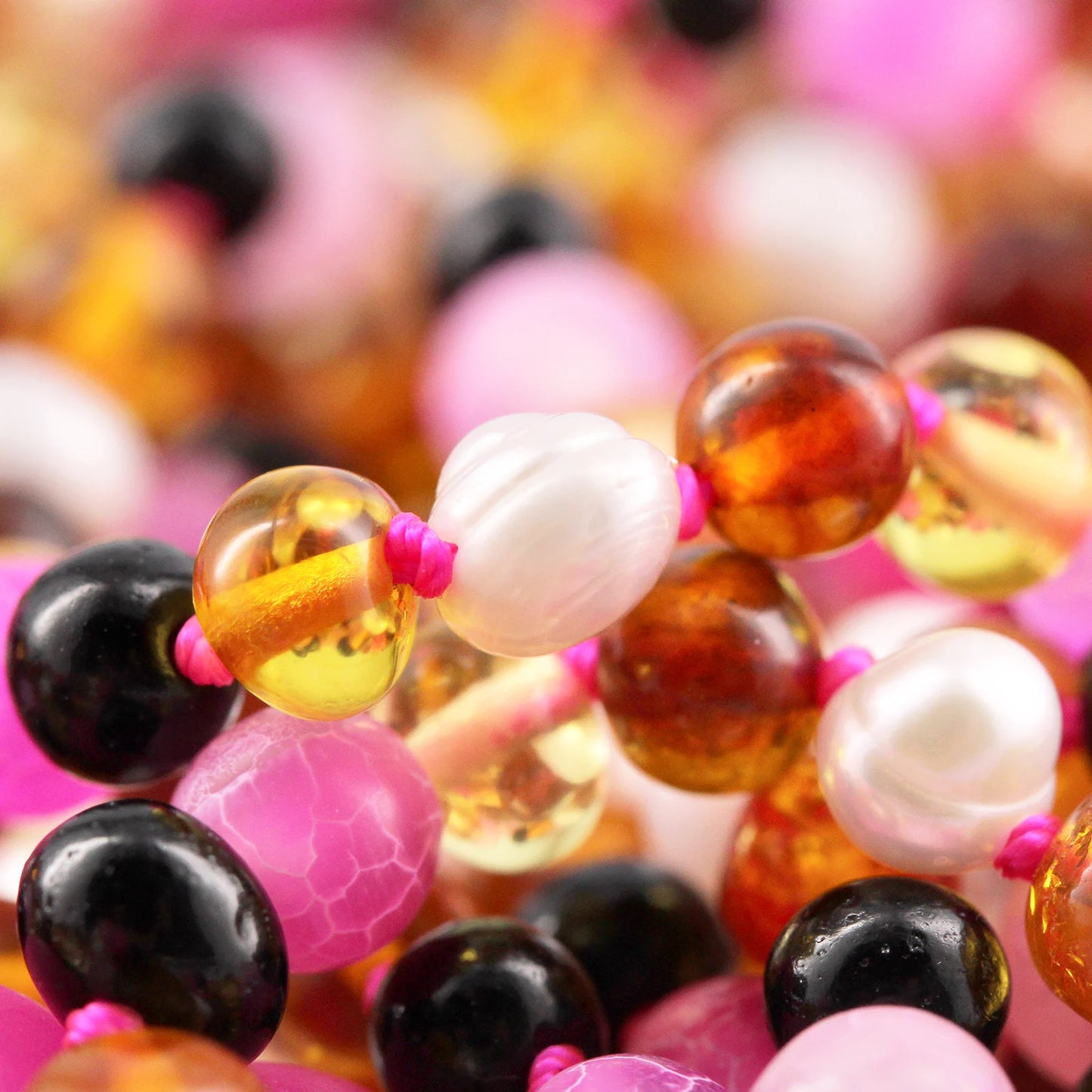GELANG BAYI AMBER DENGAN PINK FROST AGATE & PEARL. LE461-P