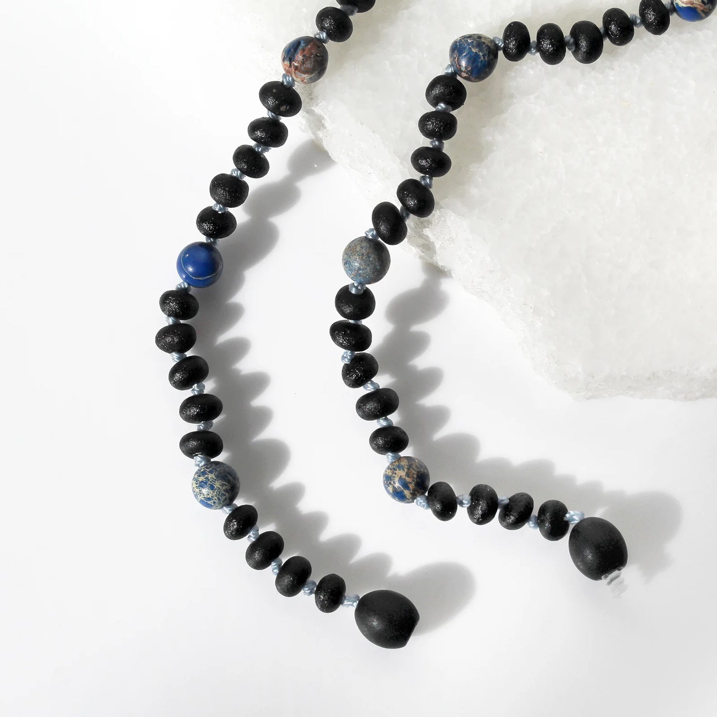 KALUNG BAYI AMBER DENGAN DEEP BLUE IMPERIAL JASPER. LE572