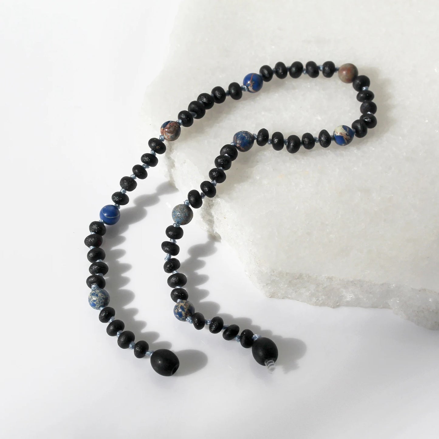 KALUNG BAYI AMBER DENGAN DEEP BLUE IMPERIAL JASPER. LE572