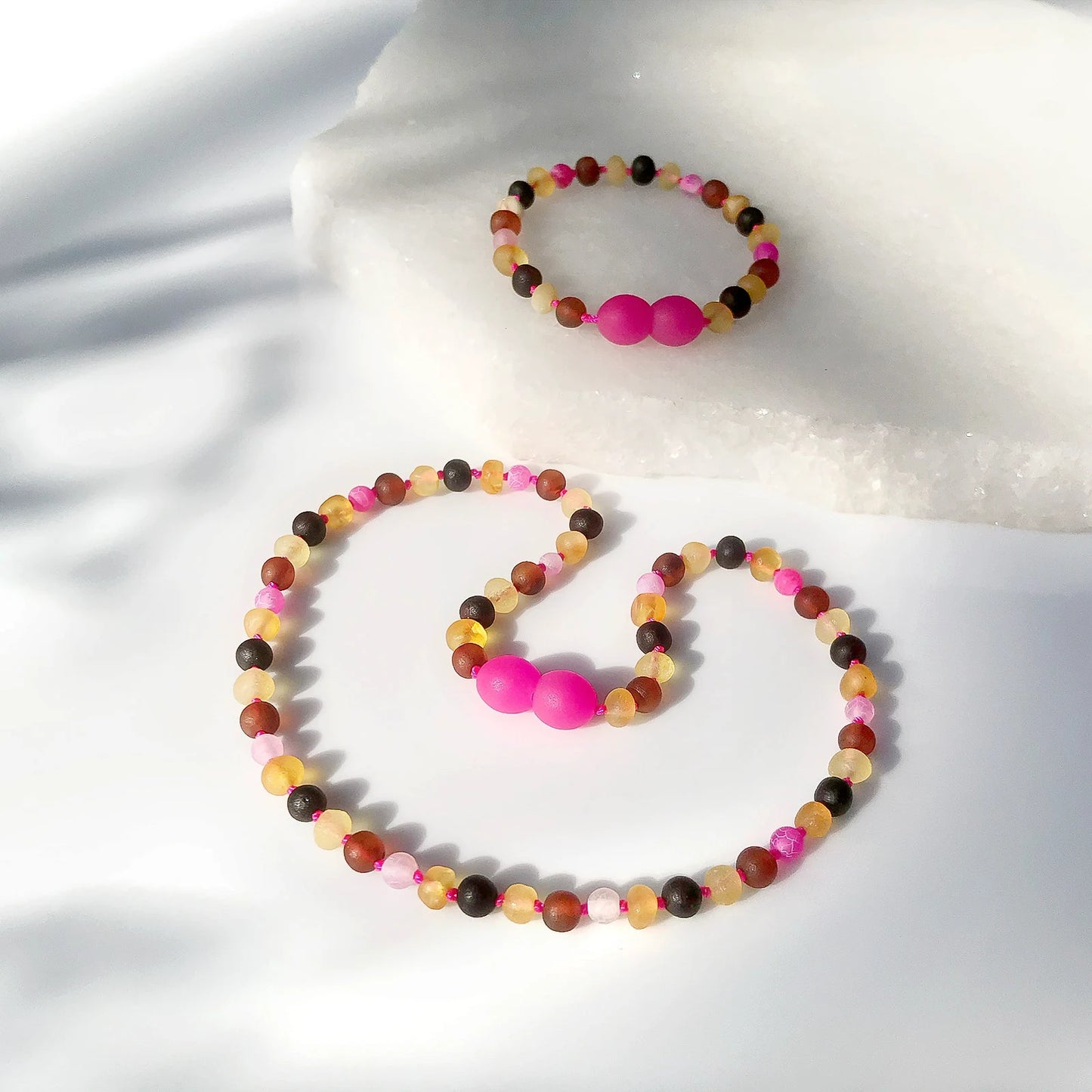 SET BAYI AMBER DENGAN PINK FROST AGATE. LE562