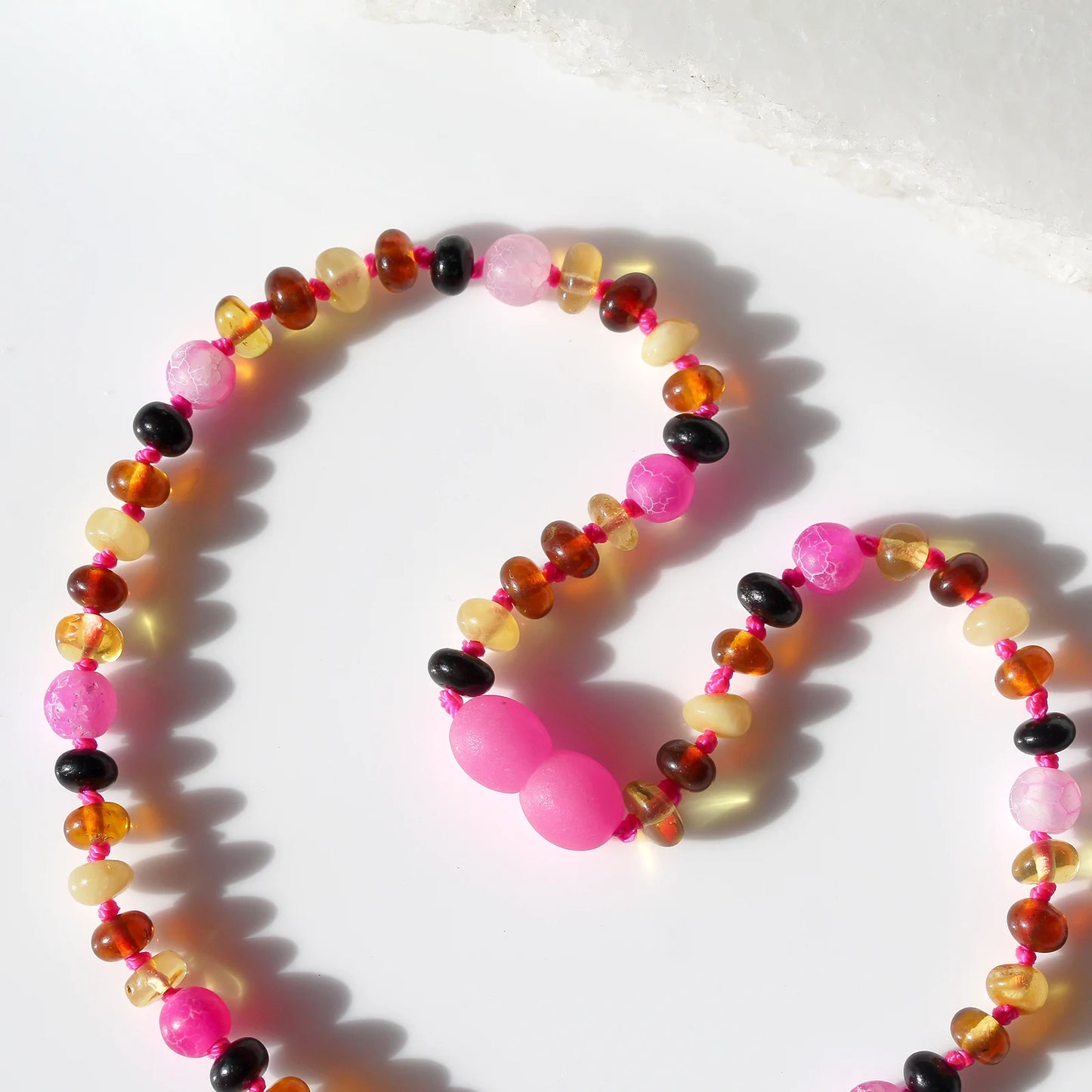 KALUNG BAYI AMBER DENGAN PINK FROST AGATE. XR53M-PF