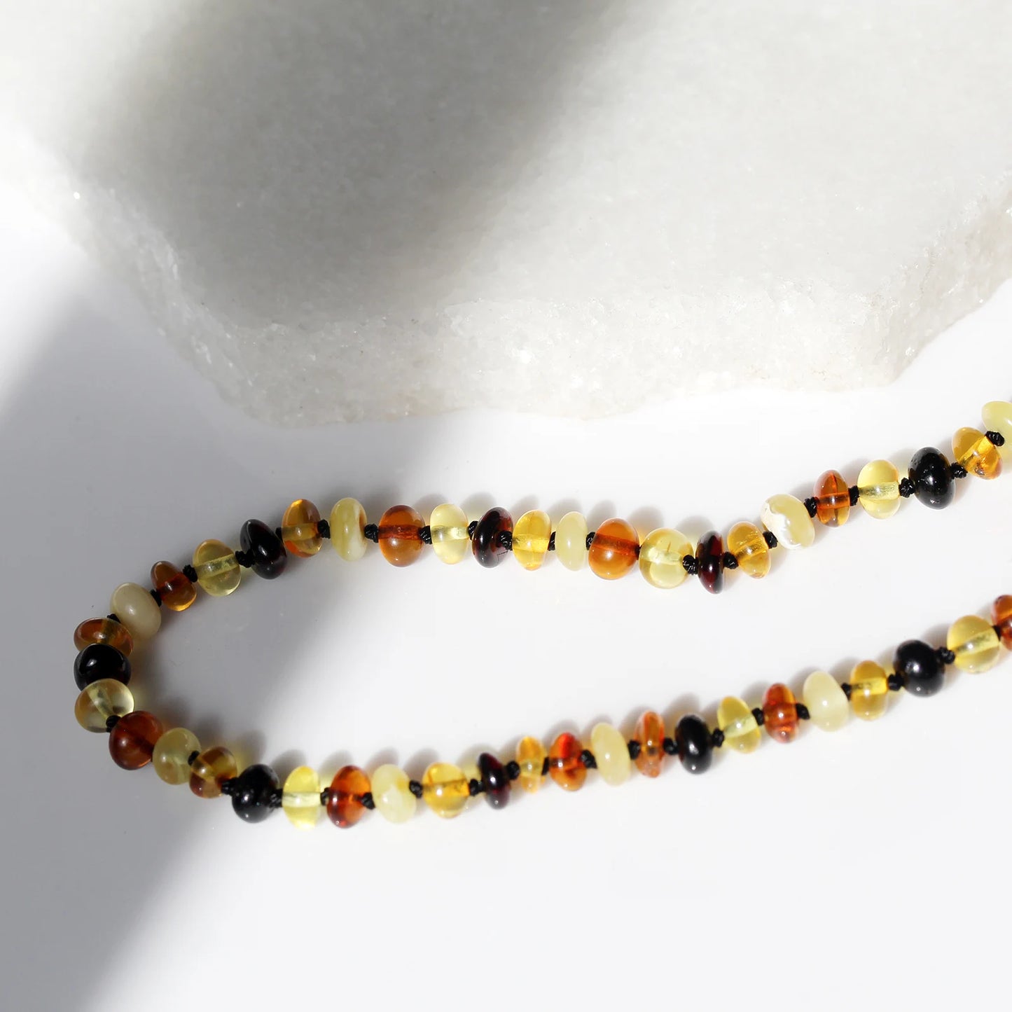 KALUNG AMBER UNTUK BAYI TUMBUH GIGI XR63M2