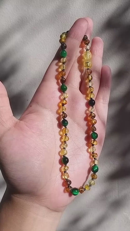 KALUNG BAYI AMBER DENGAN GREEN TIGER EYE. LE457